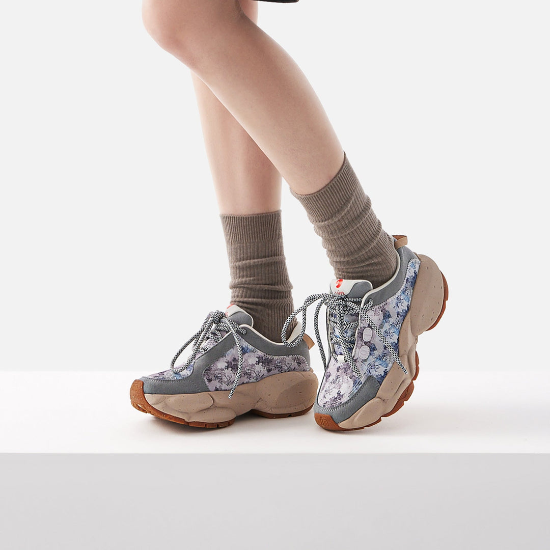 Lost in the Blue Sky Dreamland I Women