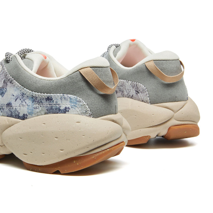 Lost in the Blue Sky Dreamland I Women