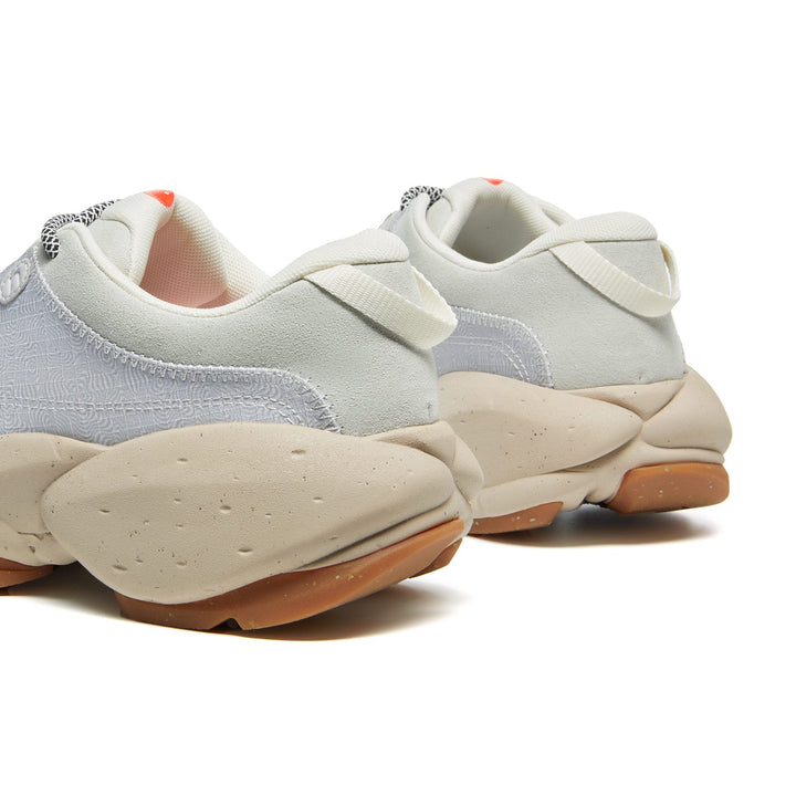 White Dreamland I Women