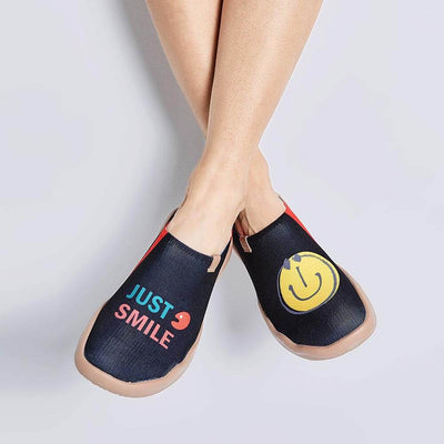 UIN Footwear Women Smiley Black Knitted Women Canvas loafers